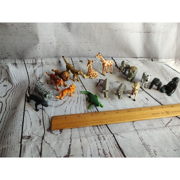 Mixed Lot of 16 Plastic Jungle Animals Toy Figures Zoo Safari Monkey Elephant - Picture 6 of 6